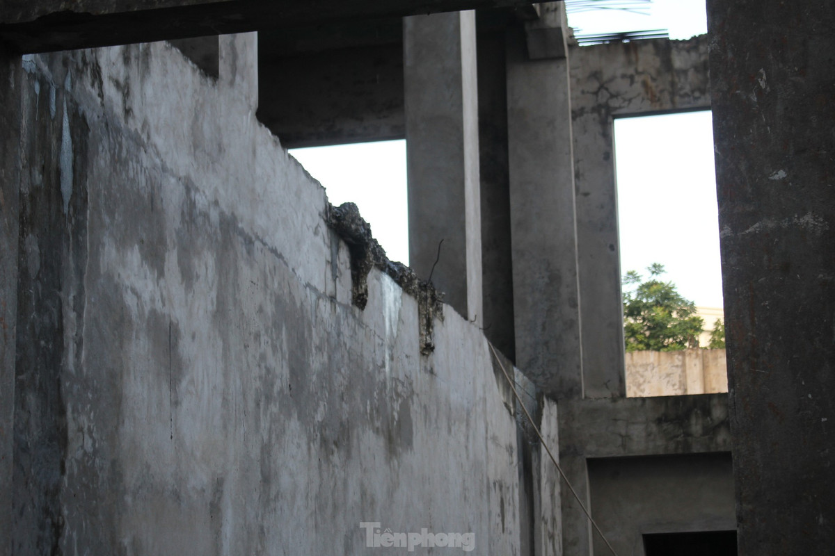 Liên quan đến Dự án khách sạn Đại Hà, tại Kết luận thanh tra số 1852/KL-SXD của Sở Xây dựng Phú Thọ, cơ quan này đã chỉ ra rằng, đối với đầu tư, chủ đầu tư không triển khai thực hiện dự án theo giấy chứng nhận đầu tư; chậm tiến độ so với tiến độ dự án đã được phê duyệt; tự ý giãn tiến độ đầu tư nhưng không có văn bản gửi cấp có thẩm quyền phê duyệt.