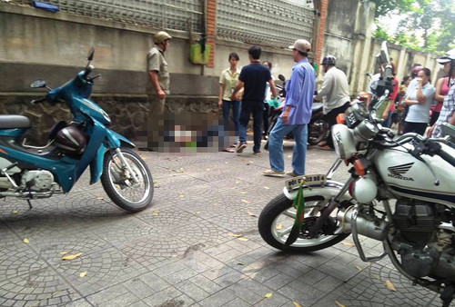 Lực lượng CS 113 nhanh chóng có mặt đưa cả 2 đi bệnh viện cấp cứu.