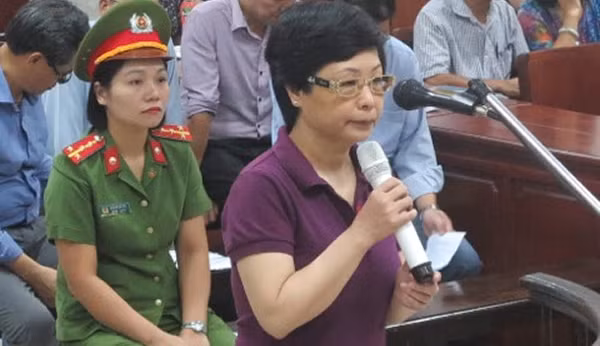 Bi cao Chau Thi Thu Nga lien tuc quanh co, tranh ne tai toa