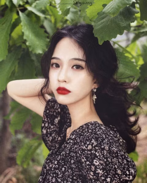 Cứ được ngắm những cô nàng xinh đẹp, đáng yêu - dù là con trai hay con gái thì đều cảm thấy thích thú và vui vẻ, nhỉ? Chả biết sao bây giờ con gái cứ... xinh đều lên thế nữa, vậy nên là lúc nào cũng có rất rất nhiều những gương mặt mới, dễ thương, thu hút để xuýt xoa.