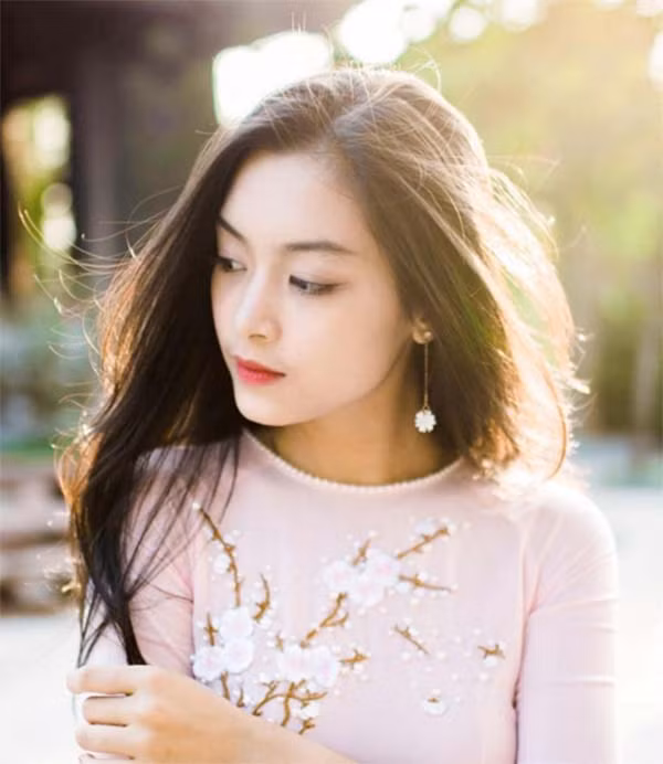 Nu sinh Hai Phong 18 tuoi cao 1m72 xinh dep gay sot