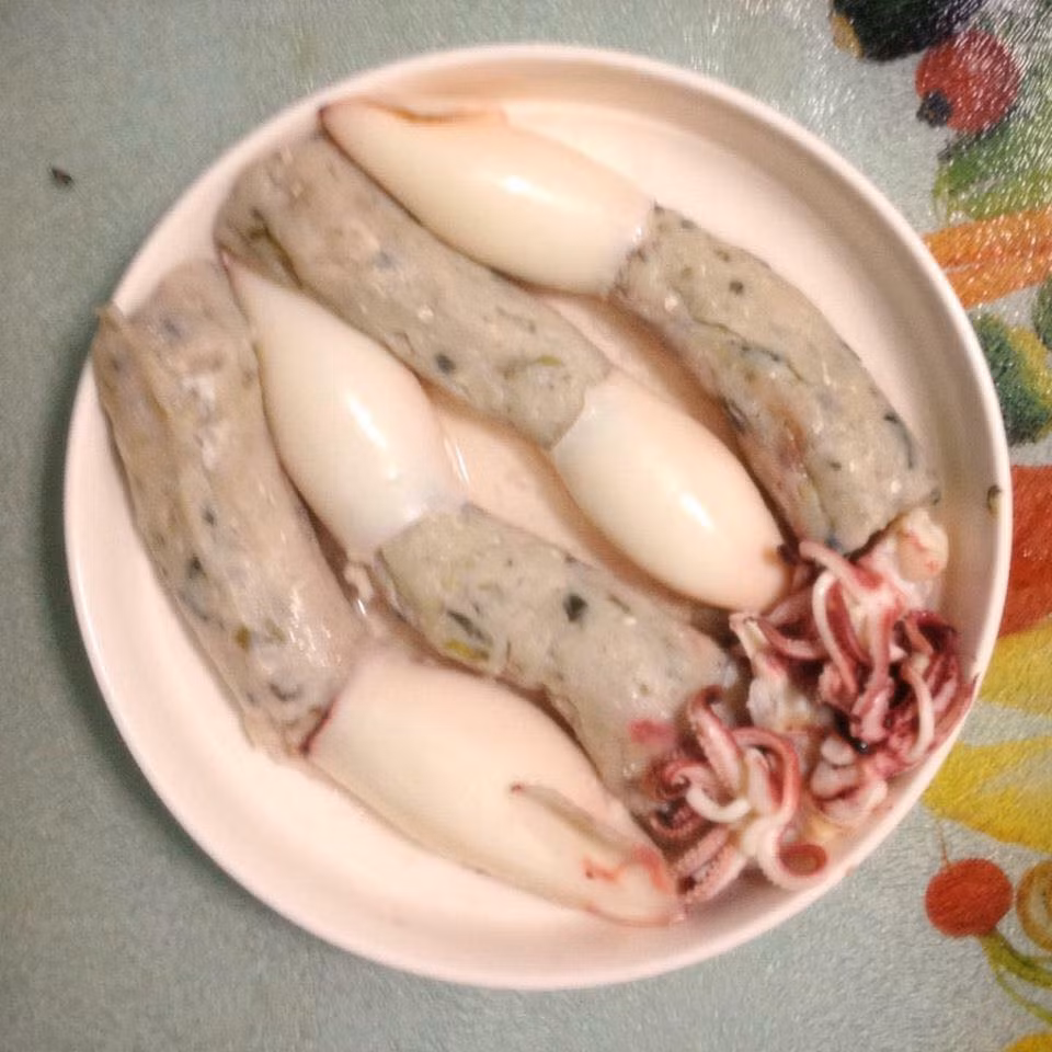 Mực nhồi thịt phiên bản “Mực ơi ở lại, thịt đi nhé”.