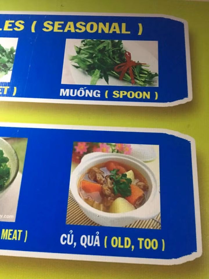 Nhiều khách Tây không hiểu chắc sẽ tưởng đây là món mới từ rắn. Còn tên món sốt cà chua dùng từ "tomayo" được cư dân mạng suy luận là món trộn giữa cà chua với sốt mayo.