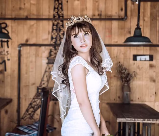 Có hàng ngàn người theo dõi Phượng mỗi ngày trên facebook sau khi "dao kéo".