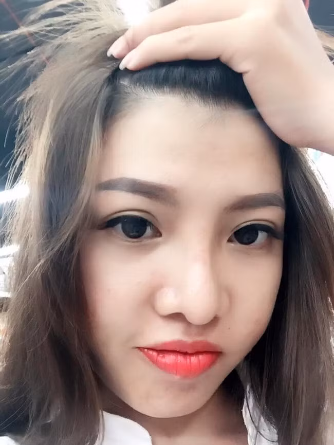 Trước kia, Phượng tự ví mình là "Thị Nở tái sinh". Gương mặt của cô có quá nhiều khuyết điểm như mũi tẹt, cánh mũi bè, da ngăm, gò má cao, hàm hô, môi dày, da mụn... Vì thế, Phượng bị bạn bè xa lánh, nhà chồng hắt hủi.