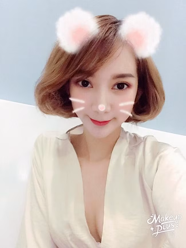 Bạn bè, hàng xóm, không còn ai nhận ra gương mặt cũ của Nhung.