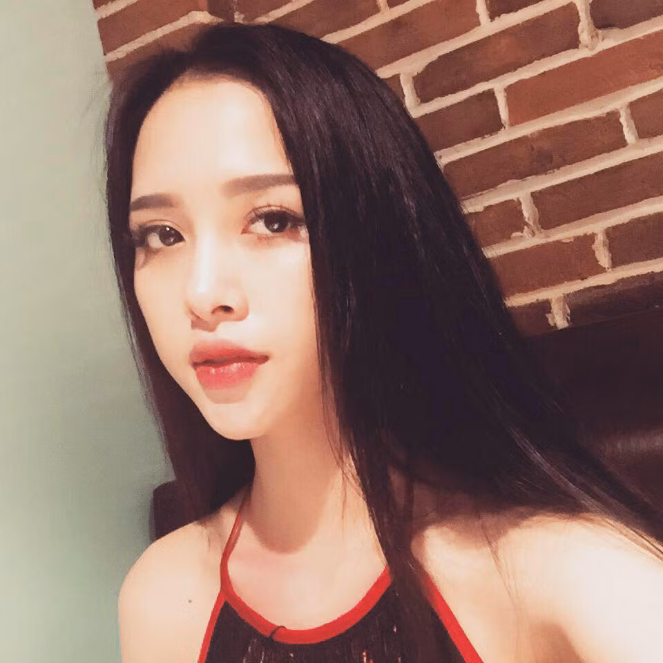 Không chỉ là hot girl sở hữu ngoại hình xinh đẹp, Trang Pilla còn khẳng định bản thân với khả năng kinh doanh xuất sắc. Cô hiện là chủ một công ty mỹ phẩm. Với số vốn khởi nghiệp vỏn vẹn 10 triệu, Trang Pilla khiến nhiều người nể phục khi có thể đạt được thành công như ngày hôm nay.