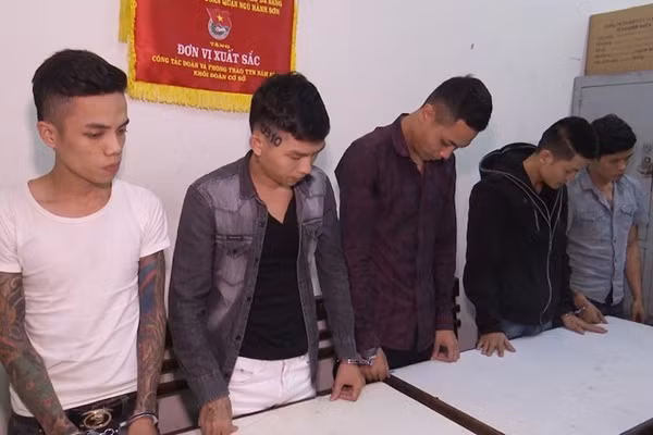 Nong: Tu Hue vao Da Nang goi giang ho to chuc hon chien trong dem