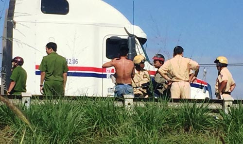 Hiện trường nơi xảy ra vụ việc trên XLHN sáng 30/11.