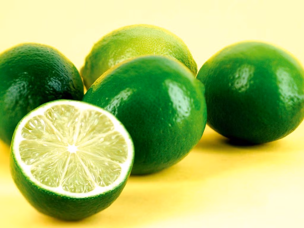 Nước chanh còn có tác dụng tăng cường hấp thụ sắt, chất đóng vai trò quan trọng trong chức năng miễn dịch.