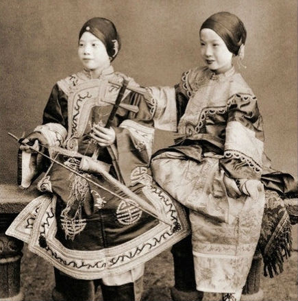 Những nàng ca kỹ trẻ tại Hồng Kông năm 1901.