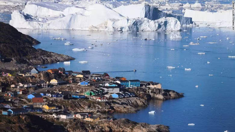  Greenland: Nhiều người ngạc nhiên khi biết Greenland không phải một quốc gia được công nhận, mà là vùng thuộc Đan Mạch. Vịnh băng Ilussant là một trong những điểm đến được UNESCO đề cao.