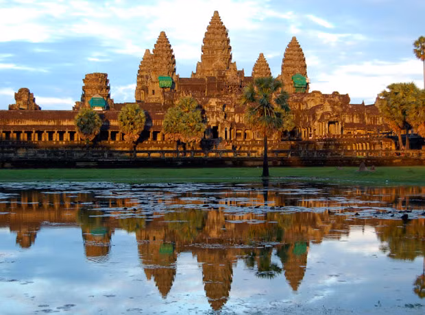Địa danh hấp dẫn ở châu Á tiếp theo là Angkor Wat ở Campuchia.