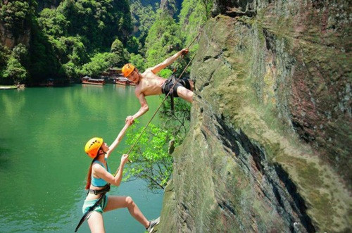 Man cau hon “ba dao” tren vach nui nguy hiem nhat TQ-Hinh-2