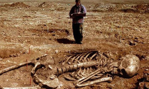 Nhung bo xuong nguoi khong lo gay tranh cai nhat lich su