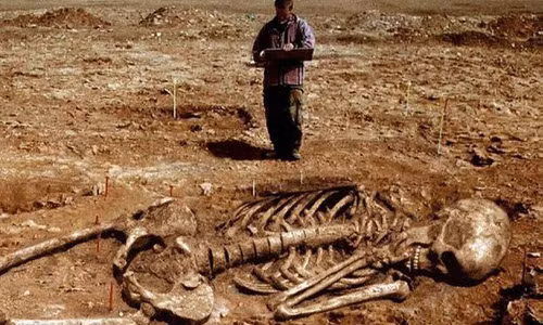 Nhung bo xuong nguoi khong lo gay tranh cai nhat lich su