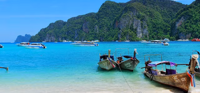 Năm 2004, những mảnh xương còn lại của người khổng lồ cao khoảng 3m tìm thấy sau một trận sóng thần ở đảo Phi Phi của Thái Lan.