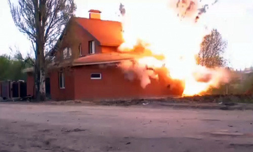 Dot kich, pha huy nha tho Hoi giao chua bom