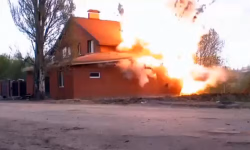 Dot kich, pha huy nha tho Hoi giao chua bom