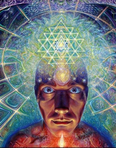 Trong số đó, những trường hợp sở hữu con mắt thứ ba nhờ quá trình tu luyện và thiền tập có lẽ là những nhà Yoga và các Lạt ma Tây Tạng. Những người tập thiền hoặc yoga đều biết đến 7 vùng luân xa năng lực. Trong khi người Tây Tạng gọi đó là những điểm xoáy “Chakra” thì người Hindu (Ấn Độ) gọi là “luân xa”. Trong 7 luân xa đó, luân xa 6 là điểm xoáy quan trọng nhất nằm ở gốc mũi, giữa hai mắt và lông mày. Chính vì vậy, luân xa 6 còn được gọi là "con mắt thứ ba" hay là "giác quan thứ 6".