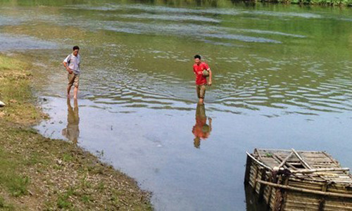 Vu ca chet tren song Buoi: Nha may nhan trach nhiem, den bu