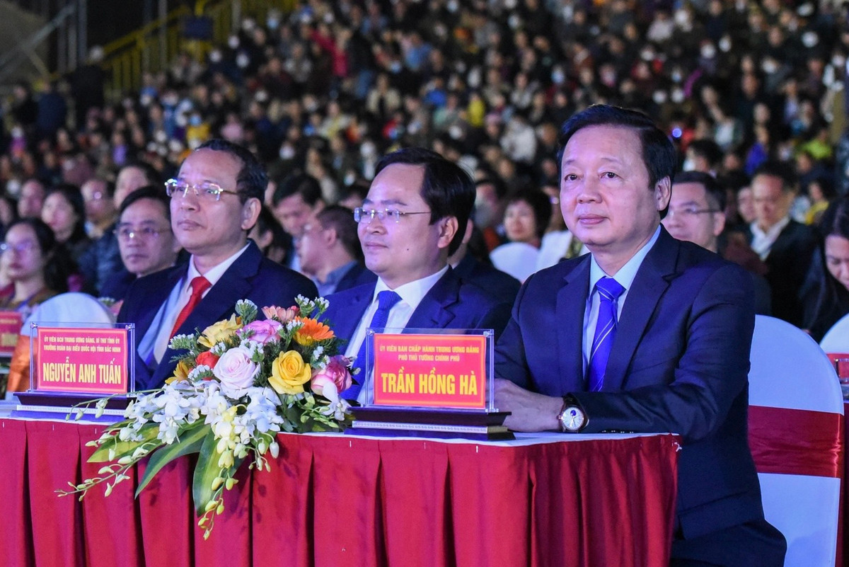 Gần 10.000 người dự lễ khai mạc Festival “Về miền Quan họ 2023“ - Hình 2 Gan 10.000 nguoi du le khai mac Festival “Ve mien Quan ho 2023“-Hinh-2