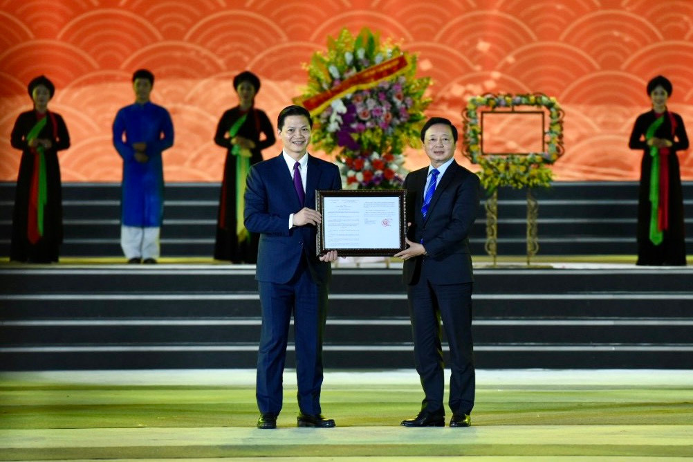 Gần 10.000 người dự lễ khai mạc Festival “Về miền Quan họ 2023“ - Hình 4 Gan 10.000 nguoi du le khai mac Festival “Ve mien Quan ho 2023“-Hinh-4