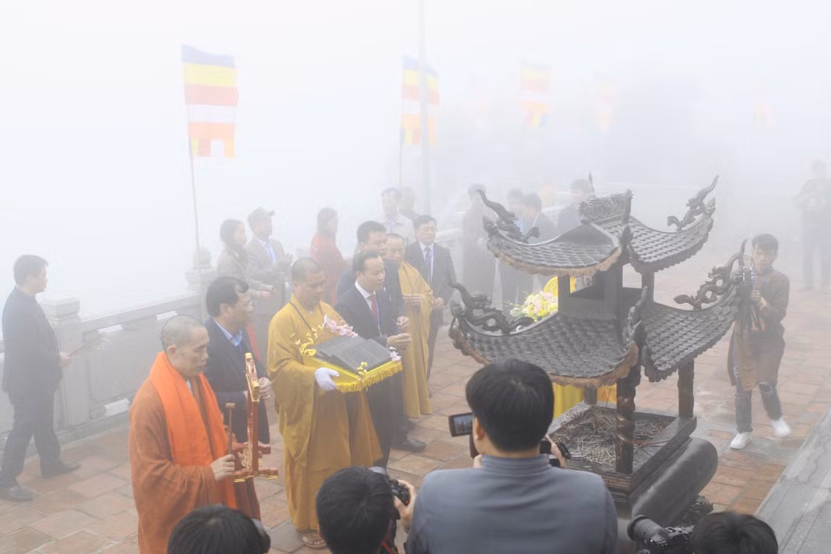 Điểm nhấn của sự kiện là lễ rước bộ Mộc bản "Cư trần lạc đạo phú" từ chùa Vĩnh Nghiêm lên chùa Thượng, Tây Yên Tử dài 70km, gồm 108 xe ôtô được trang trí theo nghi thức Phật giáo. Lễ rước này đã được Tổ chức Kỷ lục Việt Nam công nhận là Lễ rước theo nghi thức Phật giáo lớn nhất Việt Nam.