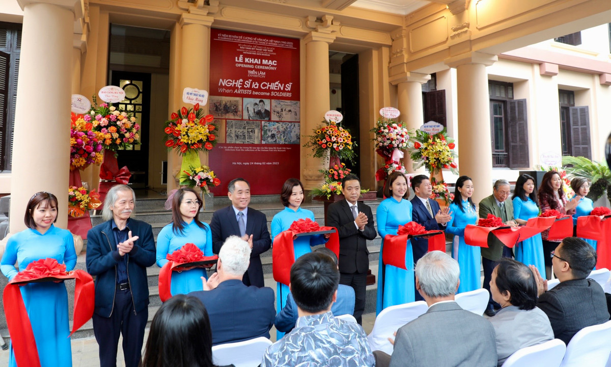 Nghe si la chien si – Trien lam ky niem 80 nam De cuong ve van hoa Viet Nam