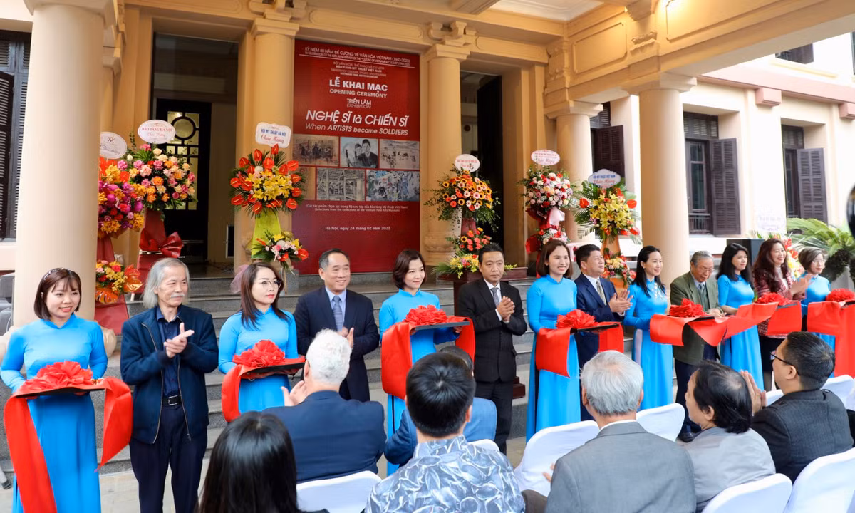 Nghe si la chien si – Trien lam ky niem 80 nam De cuong ve van hoa Viet Nam