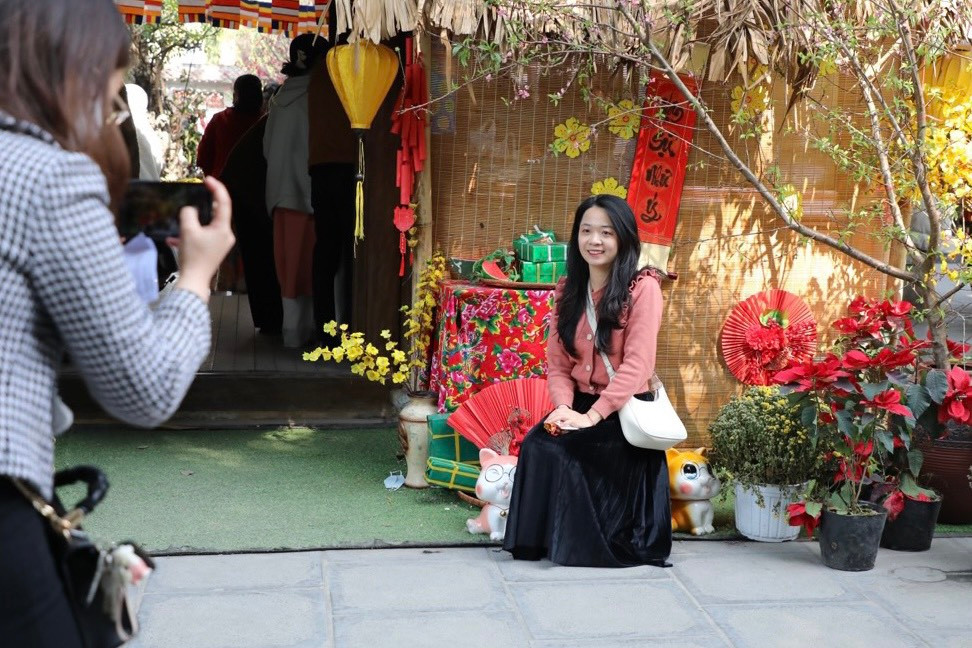 Chùa Hà còn có riêng một không gian Tết truyền thống để du khách chụp ảnh kỉ niệm.