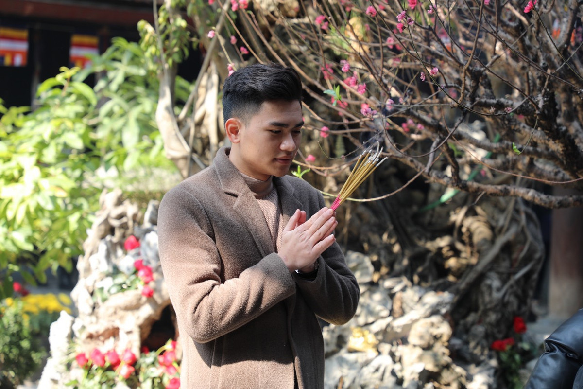 Nhiều người tin rằng nếu đến chùa Hà cầu duyên, người đang độc thân sẽ "khi đi lẻ bóng, khi về có đôi", còn những cặp đôi đang gặp trắc trở thì tình cảm sẽ trở nên suôn sẻ, hạnh phúc.