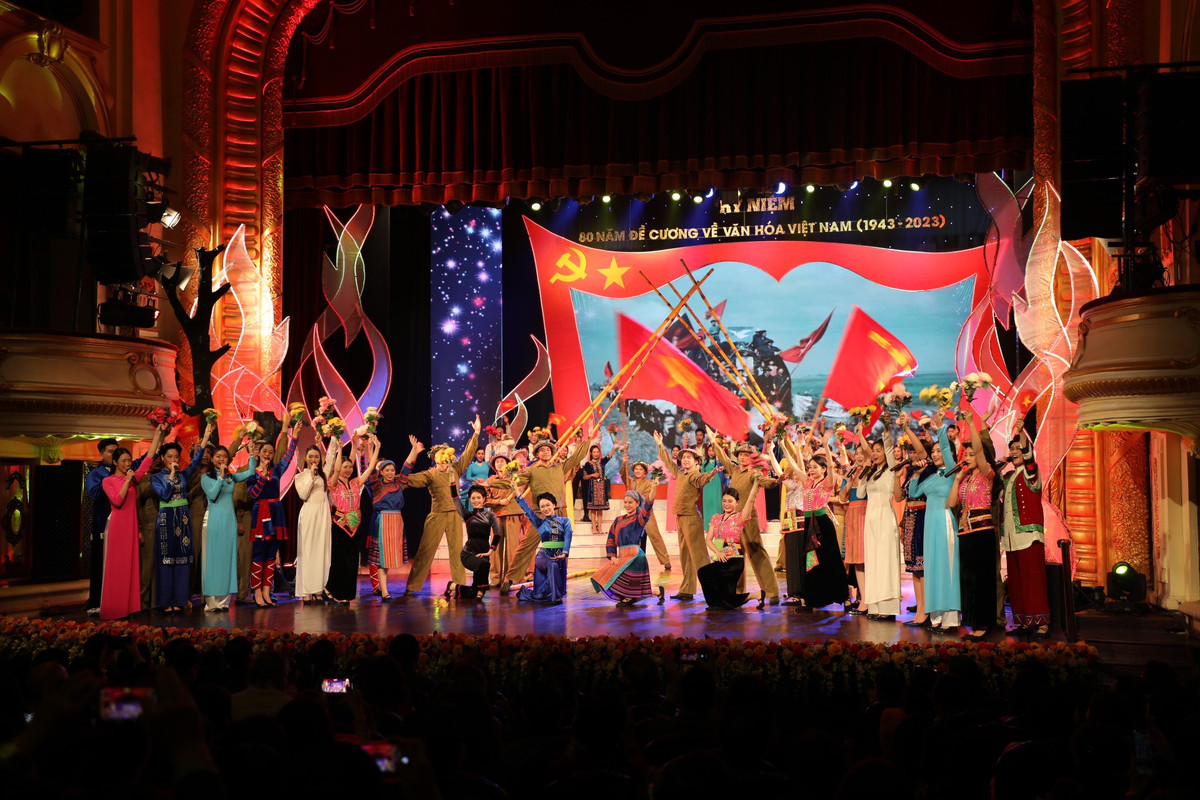 Thủ tướng Phạm Minh Chính: Chúng ta có quyền tự hào về phát triển văn hóa dân tộc - Hình 5 Thu tuong Pham Minh Chinh: Chung ta co quyen tu hao ve phat trien van hoa dan toc-Hinh-5