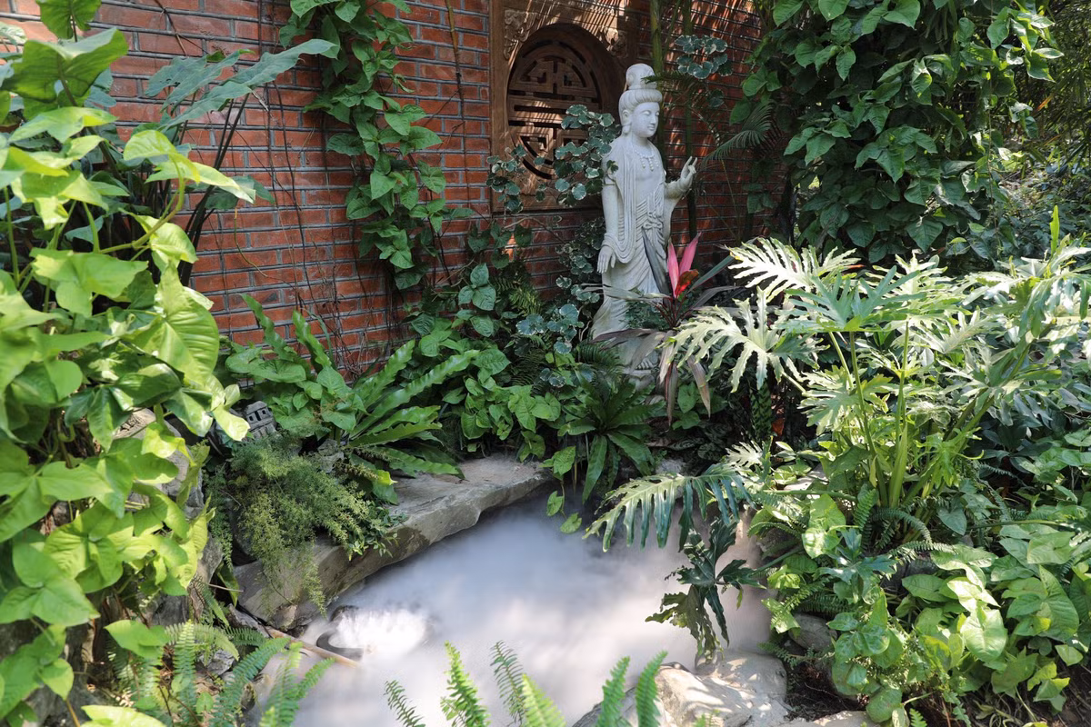 Mọi bài trí, cảnh quan trong chùa đều toát lên sự thanh tịnh.