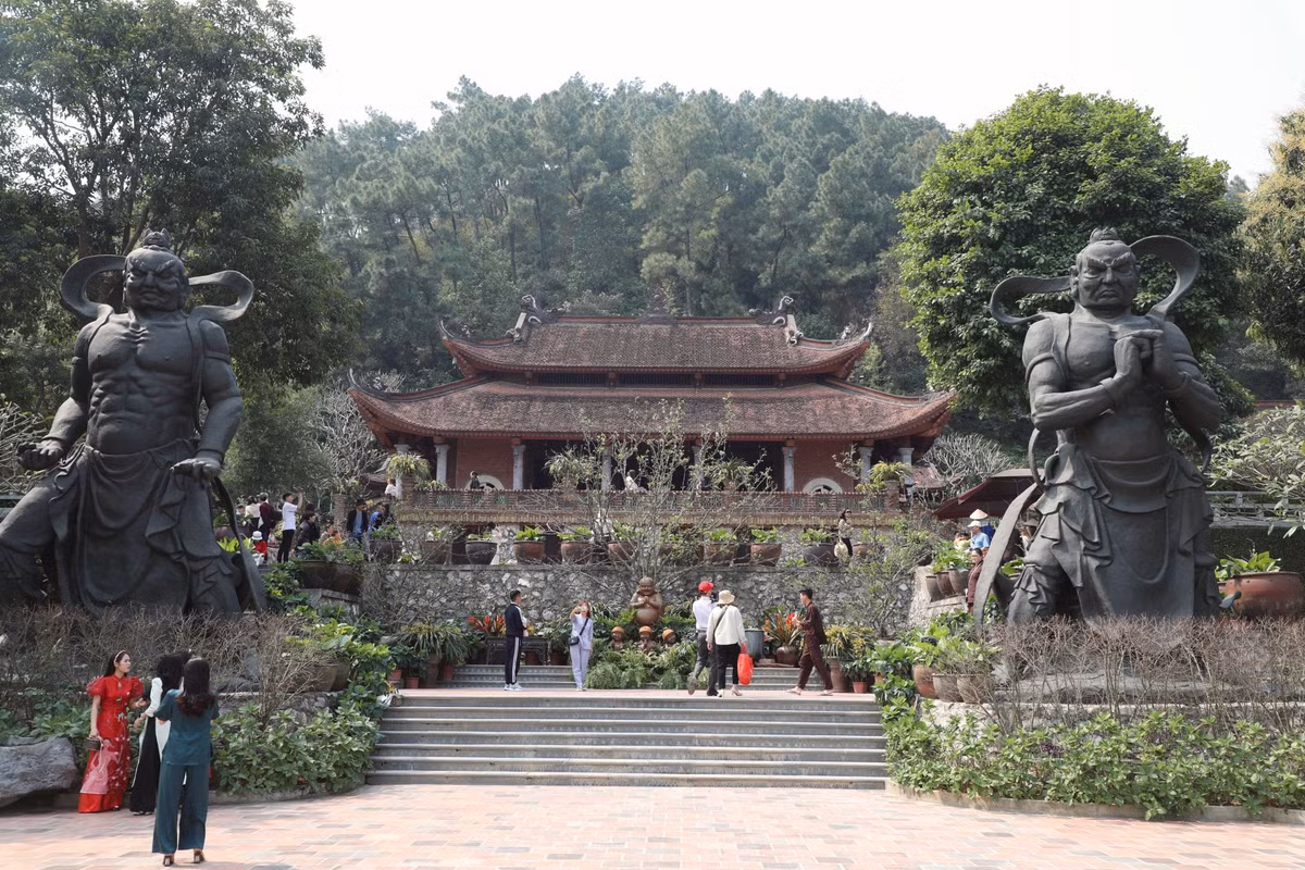 Chua Dia Tang Phi Lai tu: moi buoc di nhu luot tren mat nuoc-Hinh-2