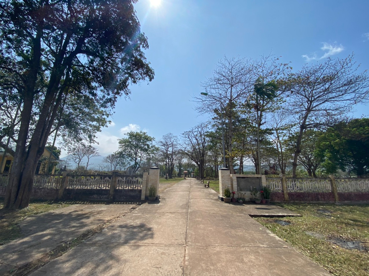 Về với đất thép Quảng Trị trong số vô vàn di tích lịch sử mà du khách có thể ghé thăm, thì nhà tù Lao Bảo sẽ thêm một điạ chỉ đỏ. Về đây để chúng ta cảm nhận rõ được sự tàn bạo một thời của thực dân Pháp và tinh thần bất khuất, quật cường của những người chiến sĩ cách mạng đấu tranh vì tự do, độc lập của dân tộc.