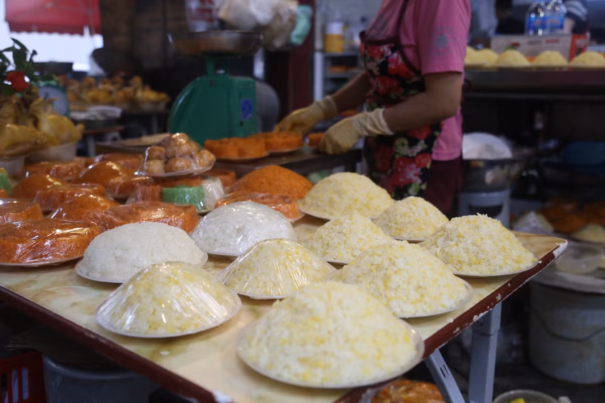 Xôi có giá từ 40 - 50 nghìn đồng/đĩa.