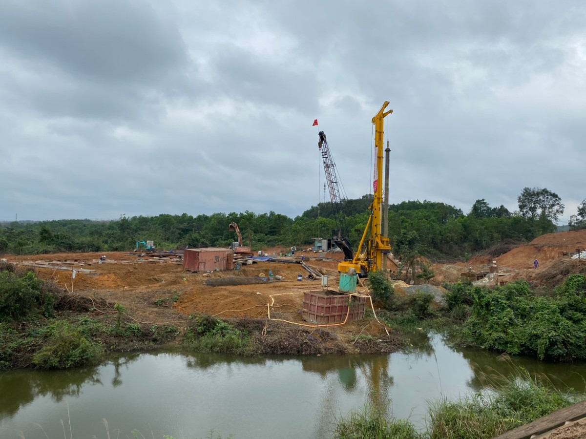 Các gói thầu thi công dự cao tốc đoạn Vạn Ninh - Cam Lộ có thời gian là 34 tháng, dự kiến sẽ cơ bản hoàn thành vào năm 2025 và đưa vào vận hành khai thác năm 2026.