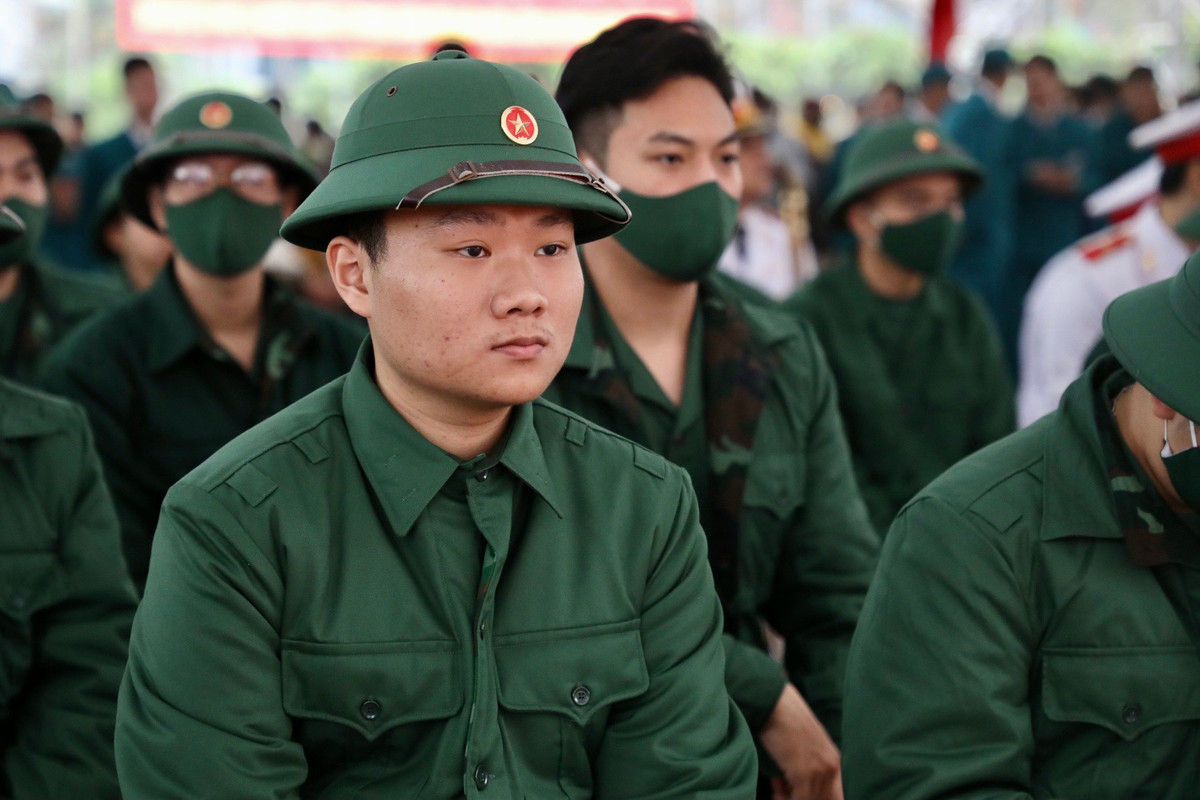 Thay mặt các thanh niên lên đường nhập ngũ, tân binh Vũ Anh Dũng bày tỏ: Chúng tôi rất vinh dự, tự hào được học tập, rèn luyện trong môi trường Quân đội nhân dân Việt Nam và Công an nhân dân Việt Nam, được đóng góp sức lực, trí tuệ của mình cùng toàn Đảng toàn dân bảo vệ Tổ quốc. Chúng tôi xin hứa sẽ quyết tâm thực hiện tốt, rèn luyện nghiêm để trở thành người công dân mẫu mực, người chính trị Quân đội nhân dân, Công an nhân dân ưu tú, xứng đáng với sự tin yêu của gia đình và nhân dân.