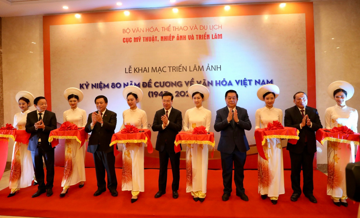 Khai mac trien lam anh ky niem 80 nam De cuong ve van hoa Viet Nam