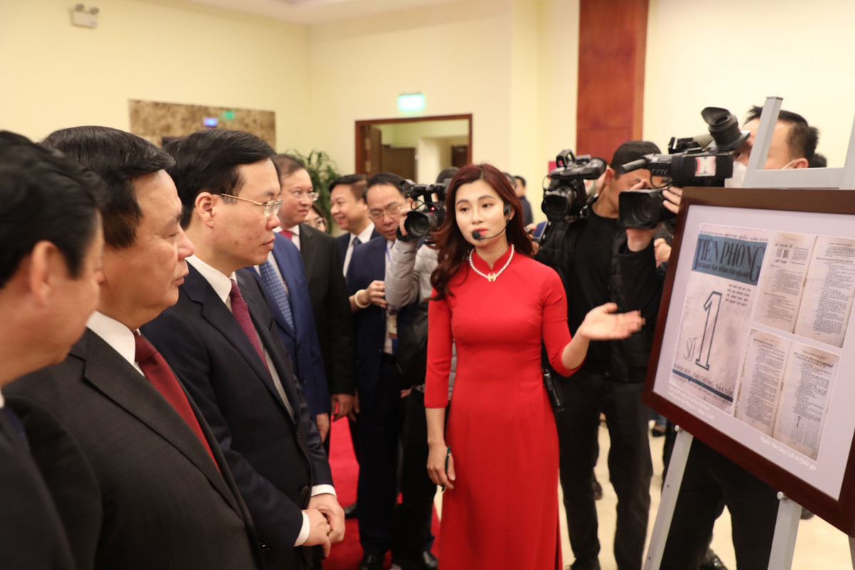 Khai mac trien lam anh ky niem 80 nam De cuong ve van hoa Viet Nam-Hinh-2