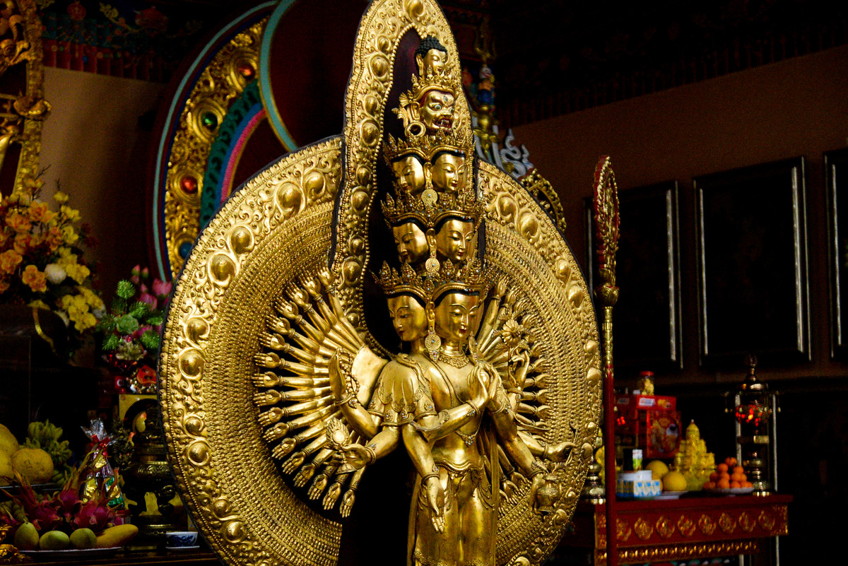 Phái Mật tông theo tiếng Phạn là "Mantra", nghĩa là những lời nói chân thật. Đây là pháp môn kết hợp giữa Ấn Độ giáo và Phật giáo Đại thừa.