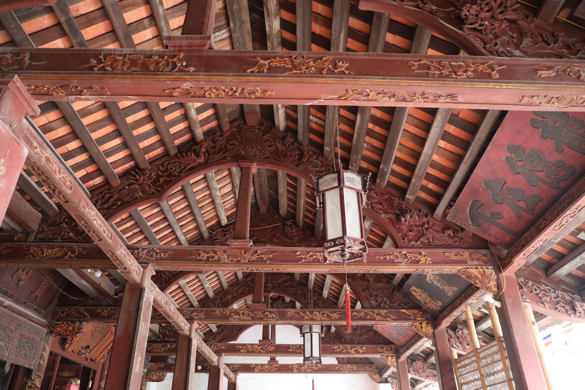 Từng lớp ngói, viên gạch và kiến trúc trang trí ở chùa đều toát lên vẻ cổ kính, trang nghiêm và đầy thanh tịnh của một nơi thờ tự linh thiêng với bề dày lịch sử hàng trăm năm.