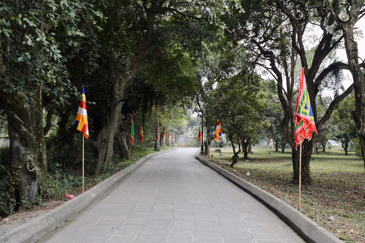 Về Hà Nam ghé thăm ngôi chùa gắn với câu "vắng như chùa Bà Đanh" - Hình 2 Ve Ha Nam ghe tham ngoi chua gan voi cau