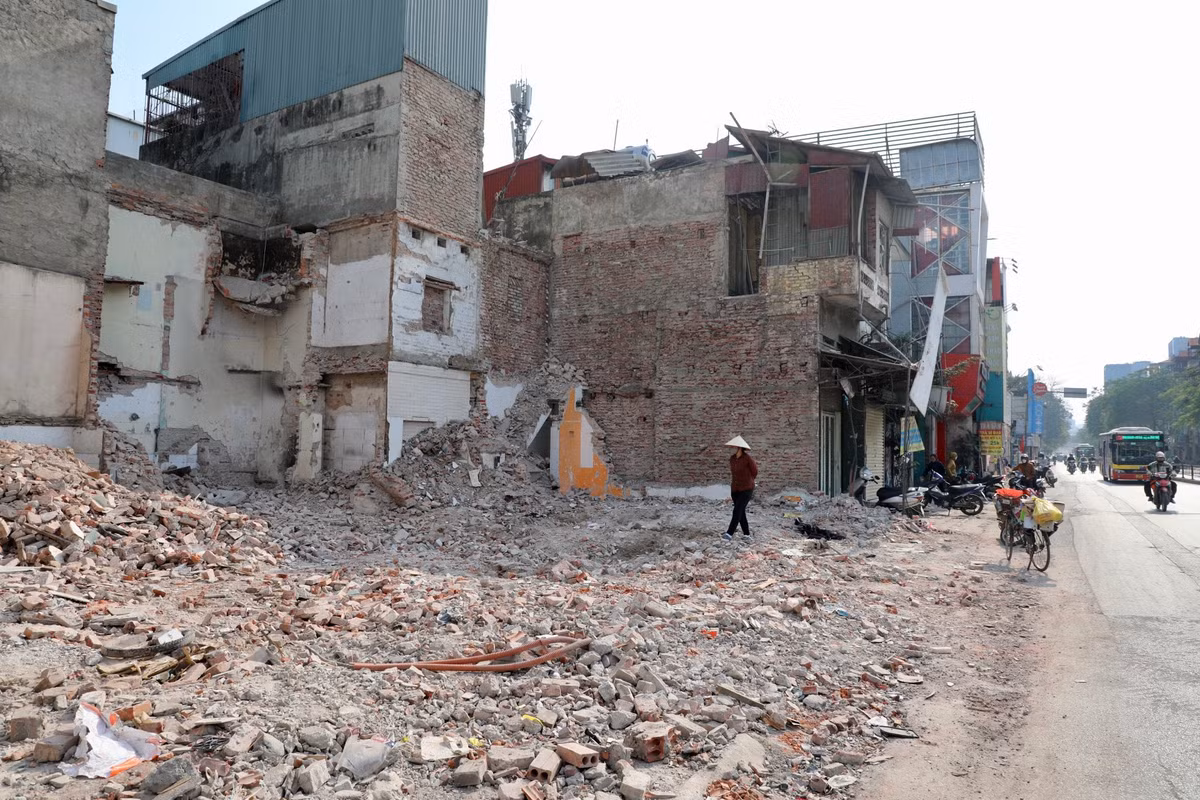 Để phục vụ dự án nút giao thông Chùa Bộc - Thái Hà, Ban quản lý dự án đầu tư xây dựng công trình giao thông thành phố Hà Nội đã tiến hành phá dỡ những căn nhà trong phạm vi quy hoạch.