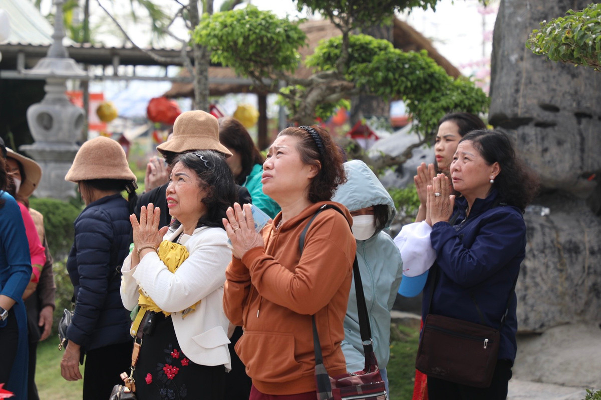 Khi đến chùa Phật Quang Hà Nam du khách cũng có thể trải nghiệm nghe thuyết giảng Phật pháp và tu tập.