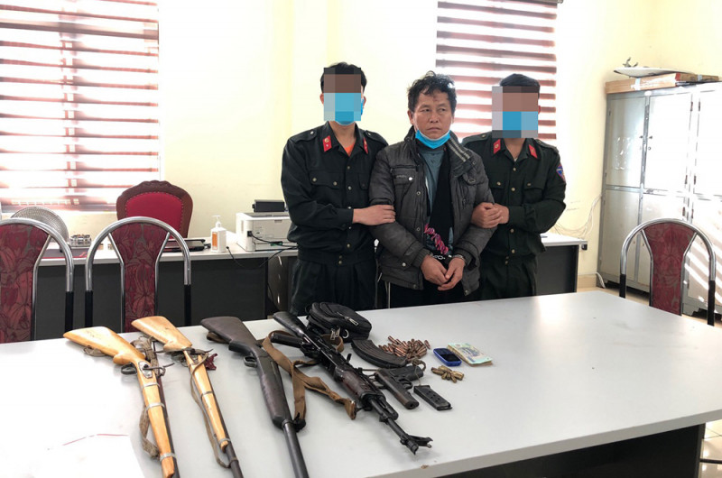  Bắt giữ đối tượng trốn trong nhà với nhiều súng đạn: Đối tượng bị bắt là Tráng A Thào, (SN 1963, trú tại bản Co Tang, xã Lóng Luông, huyện Vân Hồ, tỉnh Sơn La). Công an đã thu giữ trên người đối tượng 1 khẩu súng K59 có 11 viên đạn, trong đó 1 viên đã lên nòng. Tại hiện trường, lực lượng Công an còn thu giữ thêm 1 khẩu súng AK, 30 viên đạn, 3 khẩu súng tự chế, 5,9 triệu tiền Việt Nam và một số tang vật liên quan khác. Thào là đối tượng đang bị truy nã. 