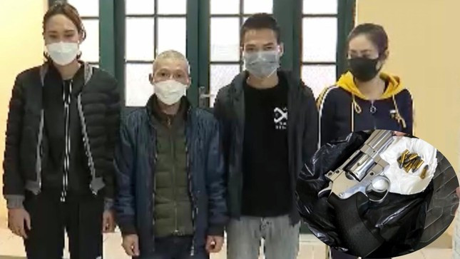  Nữ quái cầm đầu nhóm cho vay lãi nặng: Công an TP Hà Nội tạm giữ hình sự nhóm đối tượng có hành vi tàng trữ trái phép chất ma túy; tàng trữ trái phép vũ khí quân dụng; cưỡng đoạt tài sản và cho vay lãi nặng trong giao dịch dân sự. Đáng chú ý, nhóm đối tượng trên do Nguyễn Thị Thanh Hường - tức “Hường họ” (SN 1978, trú tại Tây Hồ) cầm đầu. Để chiêu mộ “tay chân” là những gã đàn ông có tiền án, tiền sự, Hường trả công bằng ma túy và tiền rất hậu hĩnh.