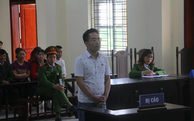  Lừa gần 100 tỷ của cựu cán bộ phòng TN&amp;MT: Nguyễn Lê Giang (SN 1985, TP Thanh Hoá) cựu cán bộ Phòng Tài nguyên và môi trường (UBND TP Thanh Hoá) bị cáo buộc đã chiếm đoạt gần 97 tỷ đồng của hàng chục nạn nhân thông qua thủ đoạn lừa họ chi tiền "mua suất đất ngoại giao".