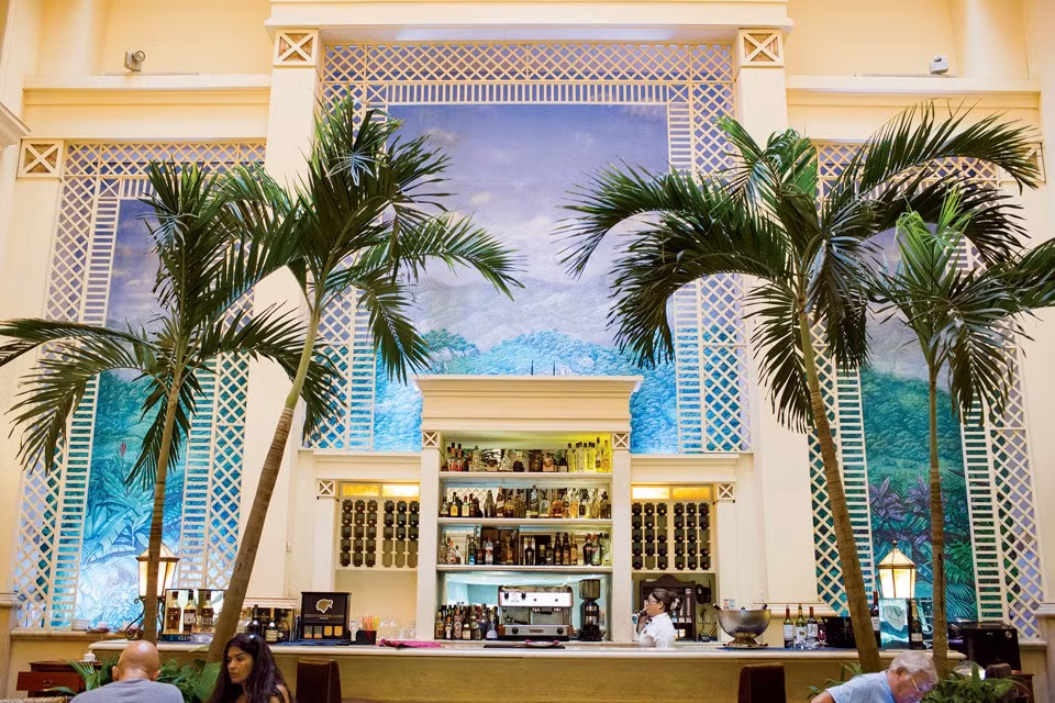 Sảnh quán bar Khách sạn Saratoga, nơi cặp vợ chồng đình đám Mỹ là Beyoncé - Jay Z từng ở hồi năm 2013.